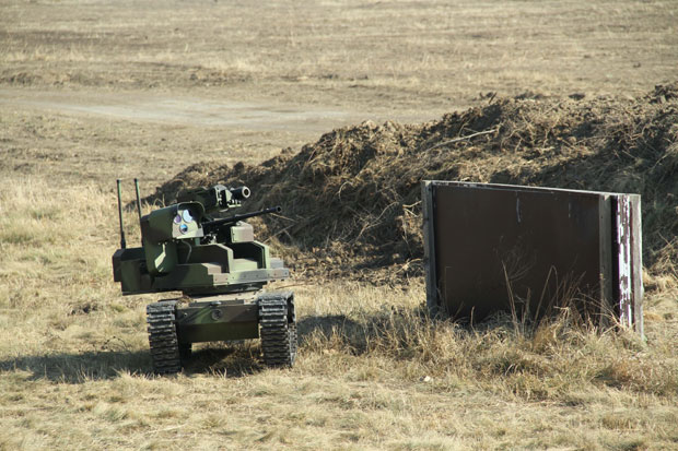 ТОПОВИ ГРМЕЛИ НА МЕЂИ: Најсавременија борбена возила и хаубице ВС на Пасуљанским ливадама